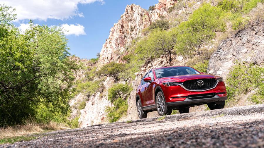  Mazda CX-5 Signature 2018 года  (NA) (фото 35 из 40)